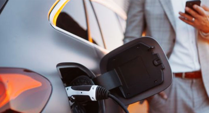 Les voitures électriques 2025 : quels changements pour la carrosserie et ses pièces ?